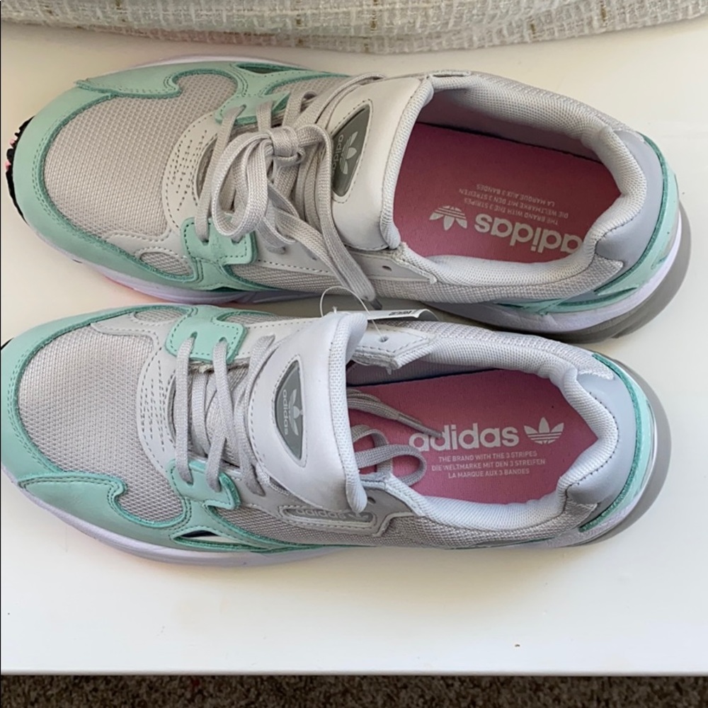 Adidas Falcon tennis shoes - Picture 6 of 8